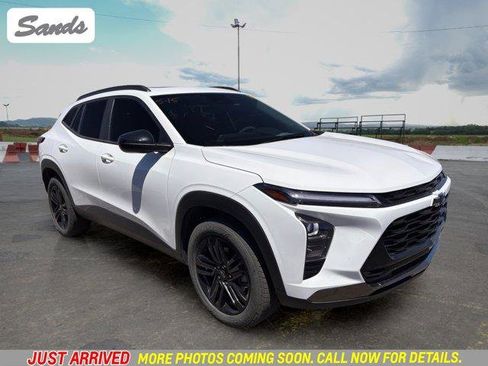 Used 2025 Chevrolet Trax ACTIV w/ Sunroof Package FWD image 1