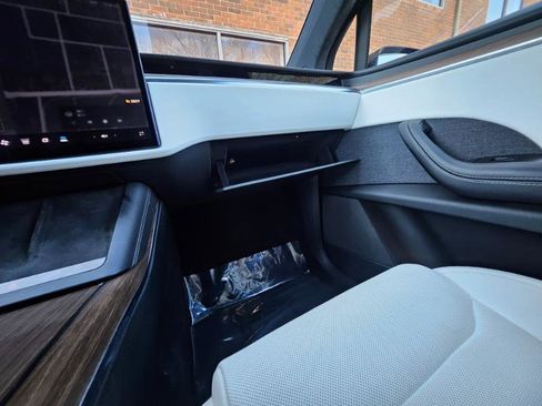 Used 2023 Tesla Model X image 55