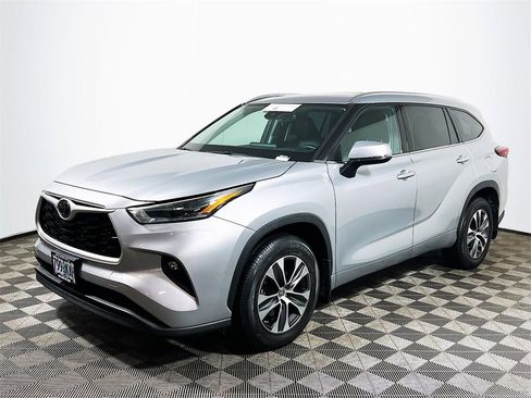 Certified 2021 Toyota Highlander XLE image 4
