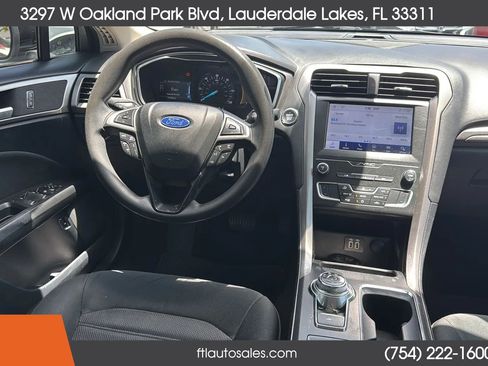 Used 2020 Ford Fusion SE FWD image 26