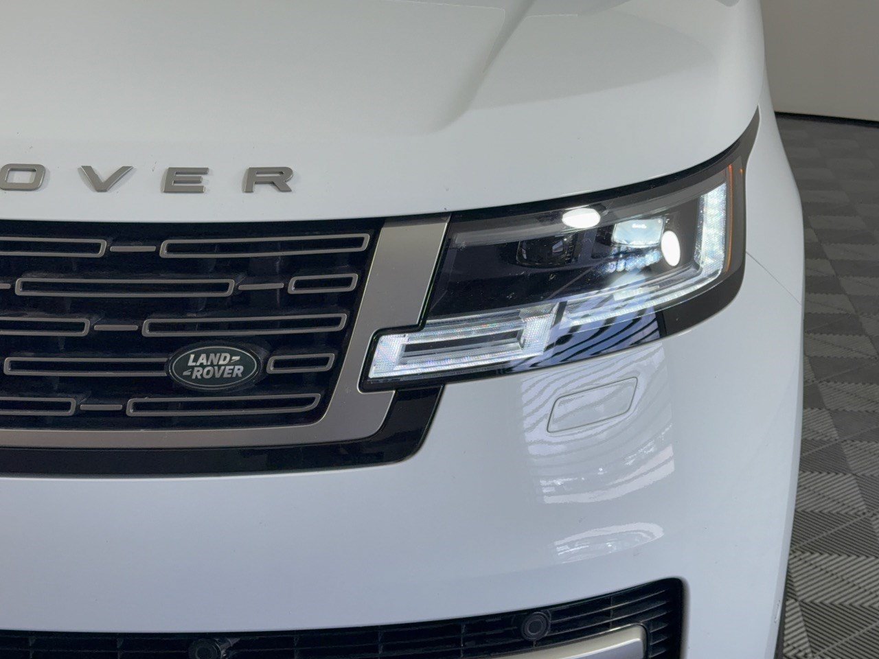 Used 2025 Land Rover Range Rover Long Wheelbase SE AWD/4WD image 12