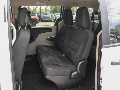 Used 2019 Dodge Grand Caravan SE image 31