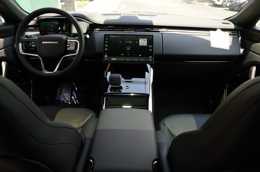 New 2026 Land Rover Range Rover Sport SE AWD/4WD image 9