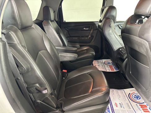 Used 2014 GMC Acadia SLT image 29