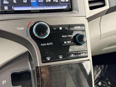 Used 2015 Toyota Venza LE image 24