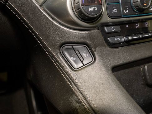 Used 2018 Chevrolet Tahoe LT image 17