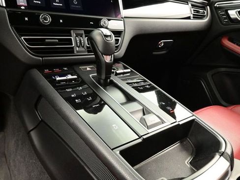 Certified 2024 Porsche Macan AWD/4WD image 11