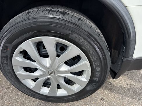 Used 2018 Nissan Rogue S image 10