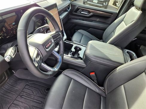 Used 2025 GMC Yukon XL Elevation image 9