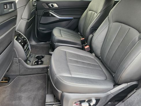 Used 2022 BMW X7 M50i w/ Executive Package image 32