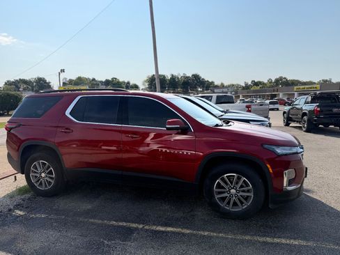 Used 2024 Chevrolet Traverse LT AWD/4WD image 2