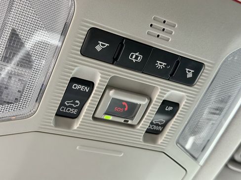 Used 2020 Toyota RAV4 Limited image 24