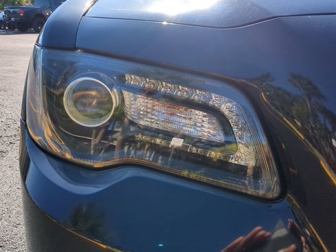 Used 2019 Chrysler 300 Touring w/ Sport Appearance Package image 11