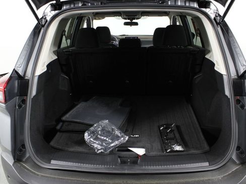 Used 2023 Nissan Rogue S image 17