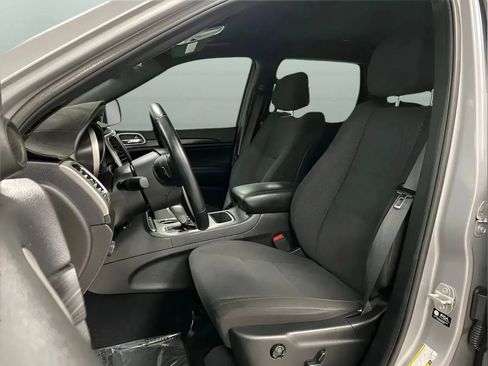 Used 2021 Jeep Grand Cherokee Laredo RWD image 10