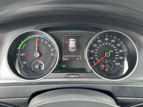 Used 2016 Volkswagen e-Golf SE image 30