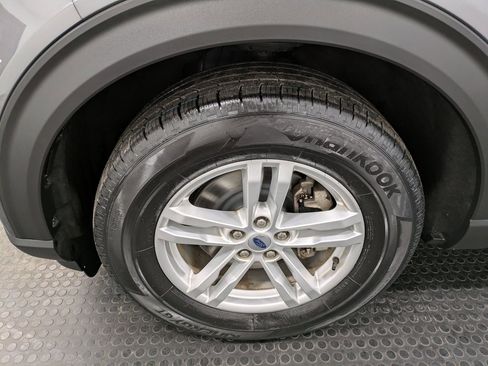 Used 2022 Ford Explorer XLT w/ Equipment Group 202A image 7