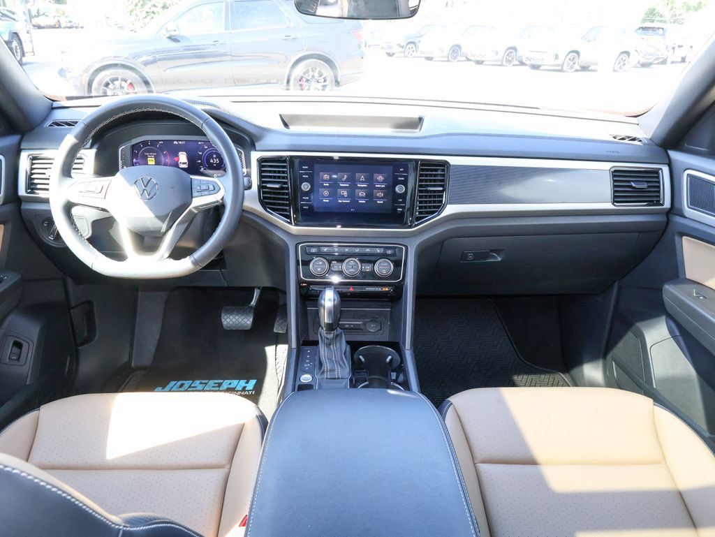 Used 2023 Volkswagen Atlas Cross Sport SE w/ Panoramic Sunroof Package FWD image 17