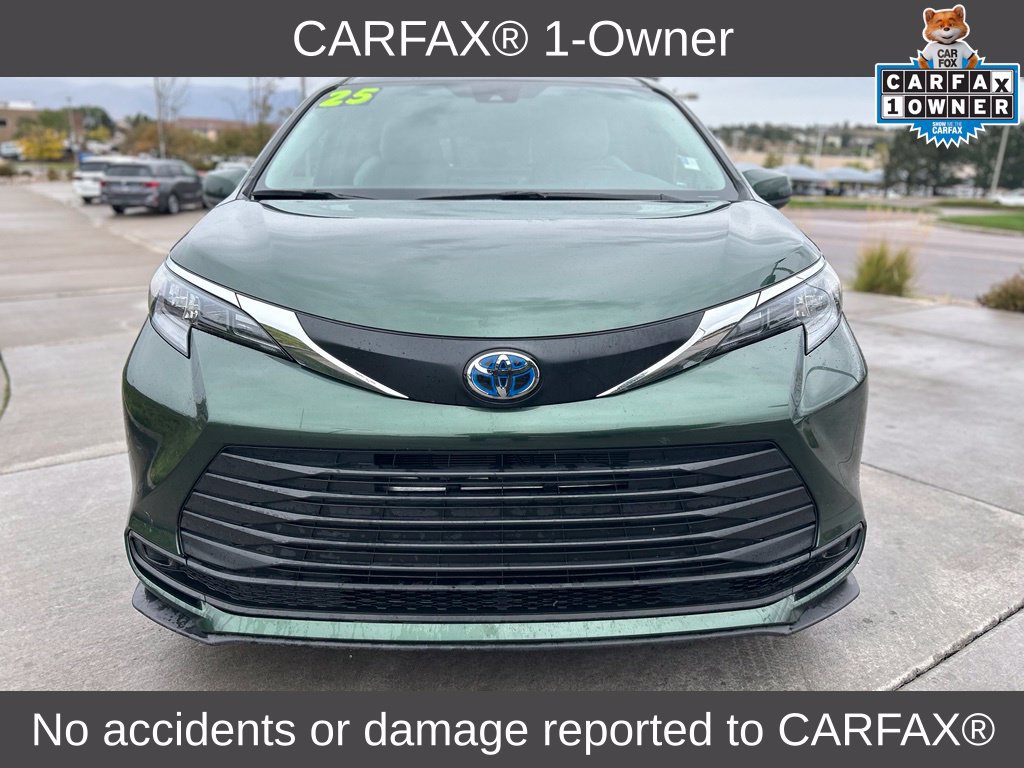 Used 2025 Toyota Sienna LE AWD/4WD image 2
