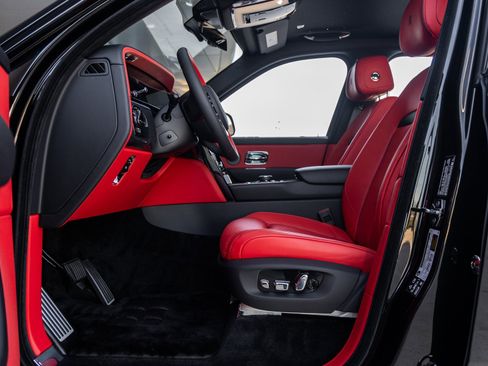 New 2026 Rolls-Royce Cullinan Black Badge image 29