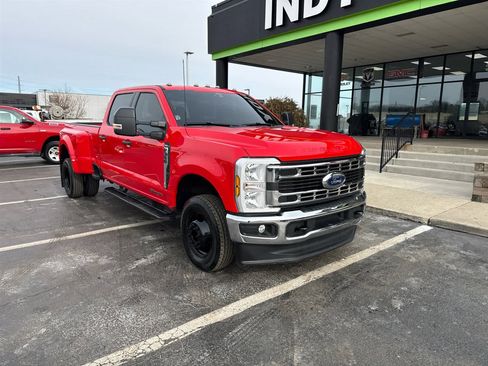 Used 2025 Ford F350 XLT image 2