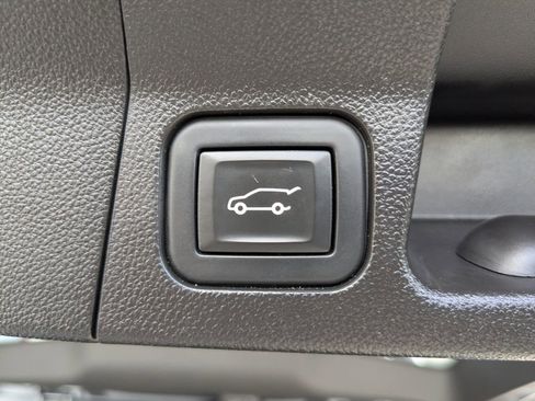 Used 2021 GMC Acadia SLT w/ Elevation Edition image 14