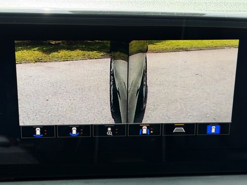 Used 2024 Buick Encore GX Avenir w/ Avenir Technology Package AWD/4WD image 30