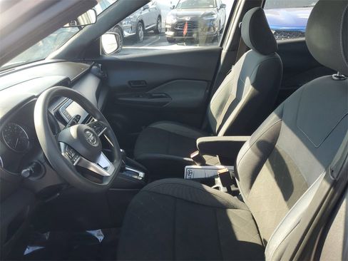 Used 2019 Nissan Kicks S image 14