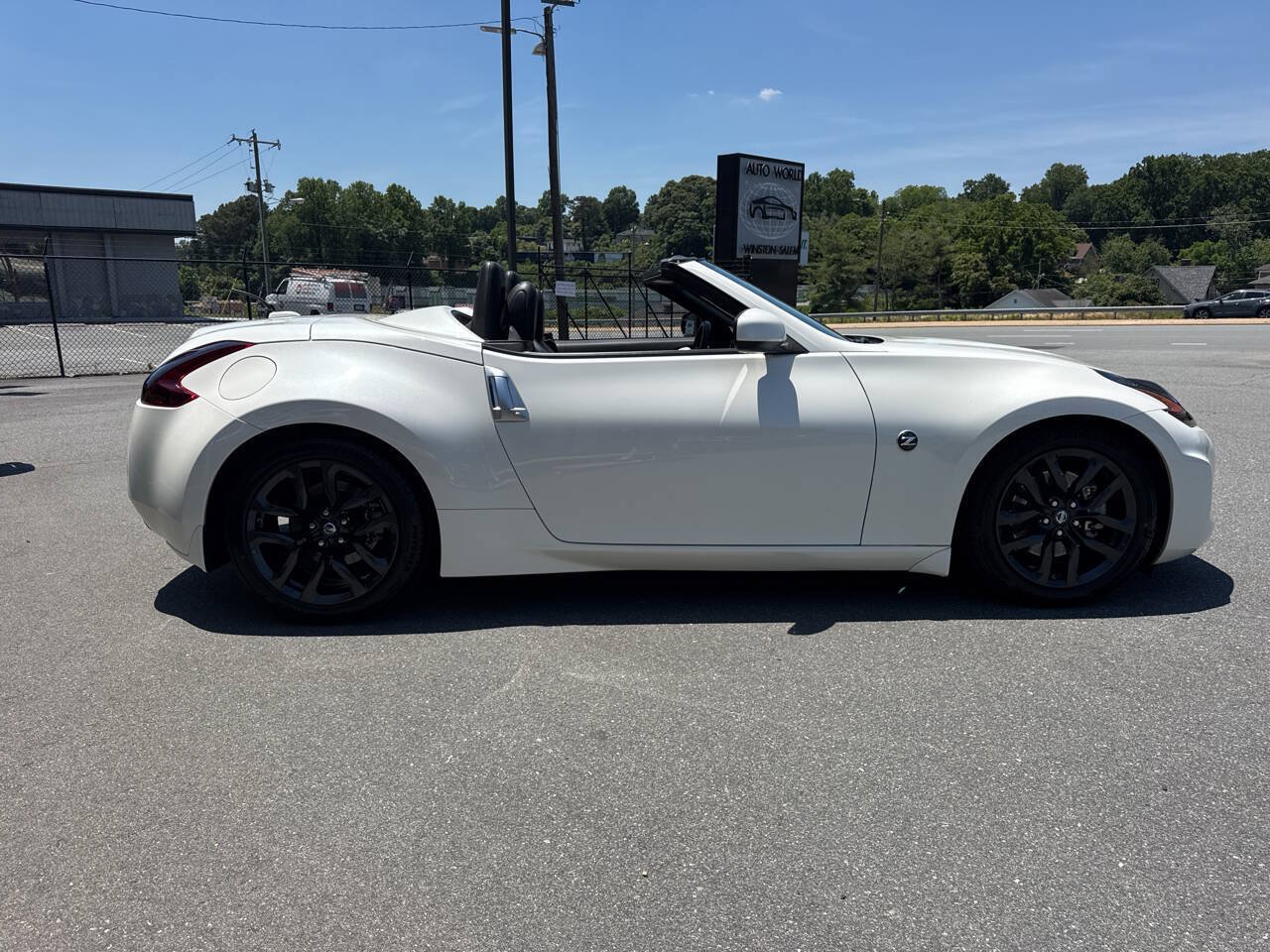 Used 2015 Nissan 370Z Touring RWD image 7