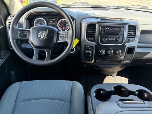 Used 2017 RAM 1500 Express AWD/4WD image 3