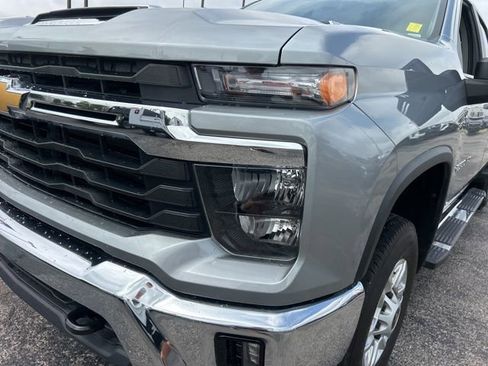 Used 2025 Chevrolet Silverado 2500 LT w/ Convenience Package AWD/4WD image 9