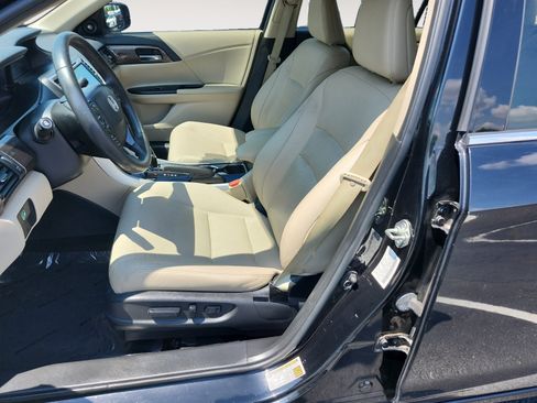 Used 2017 Honda Accord EX-L image 10
