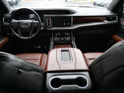 Used 2023 GMC Yukon Denali Ultimate image 3