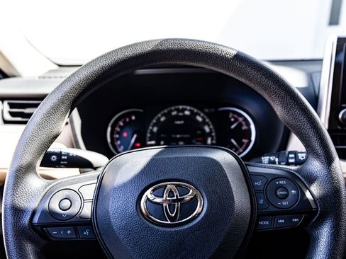 Used 2025 Toyota RAV4 XLE FWD image 19