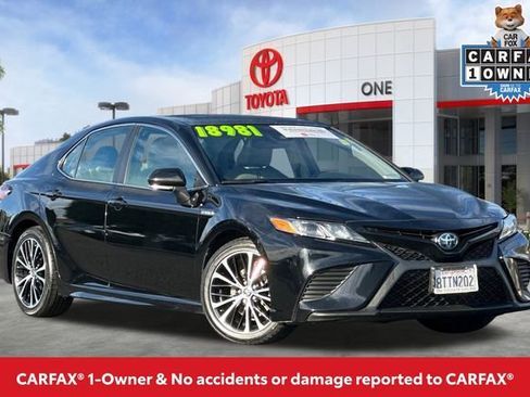 Certified 2020 Toyota Camry SE image 2