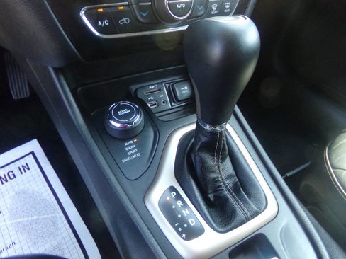 Used 2017 Jeep Cherokee High Altitude image 29