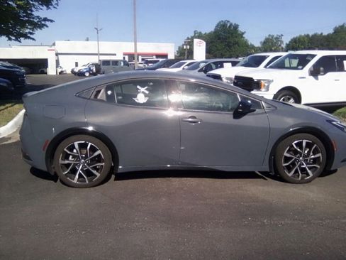 Used 2023 Toyota Prius Prime FWD image 5