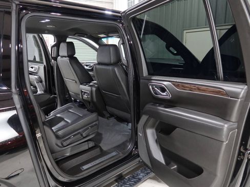 Used 2021 Chevrolet Suburban Z71 AWD/4WD image 14