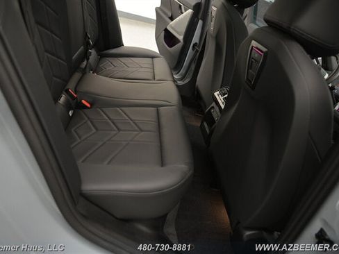 Used 2025 BMW 550e xDrive w/ Premium Package AWD/4WD image 27