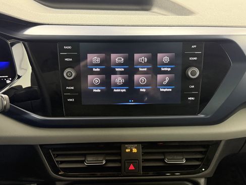 Certified 2022 Volkswagen Taos SE w/ Panoramic Sunroof Package image 17