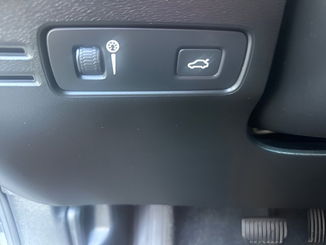 Used 2019 Volvo XC40 T5 Momentum AWD/4WD image 9