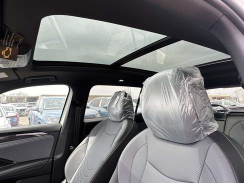 New 2026 Volkswagen Tiguan SE R-Line FWD image 16
