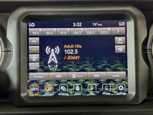 Used 2022 Jeep Wrangler Sahara image 19