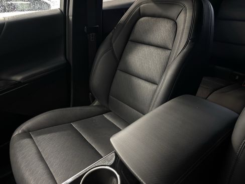 Used 2025 Chevrolet Equinox LT w/ Convenience Package II image 18