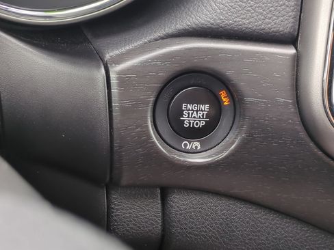Used 2018 Jeep Grand Cherokee Altitude RWD image 17