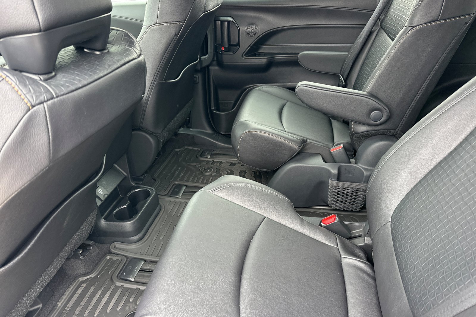 New 2026 Toyota Sienna XLE Woodland Edition AWD/4WD image 13
