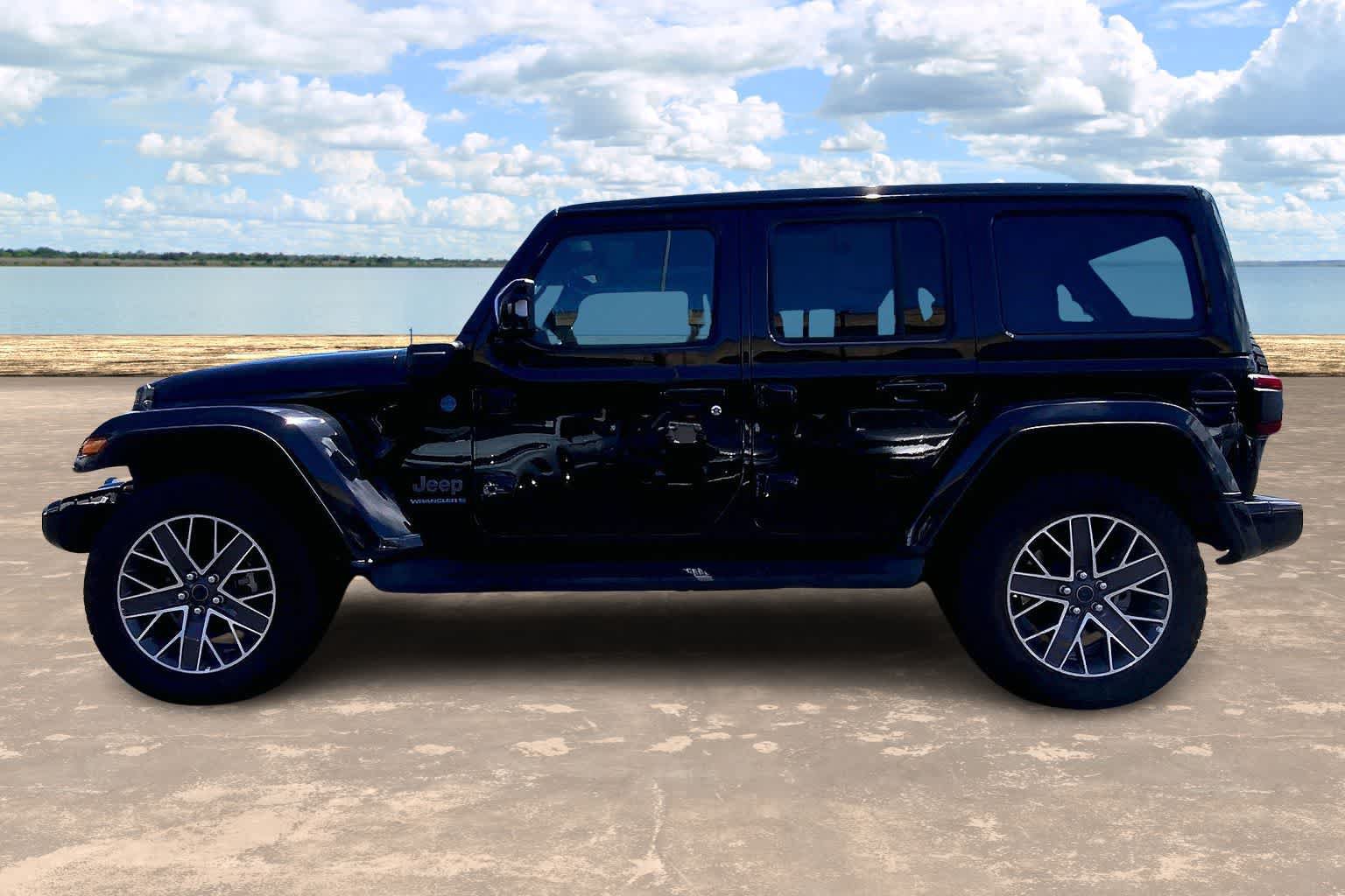 Used 2024 Jeep Wrangler High Altitude AWD/4WD image 3