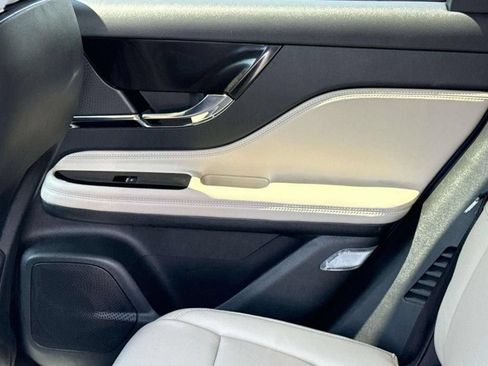 Certified 2025 Lincoln Corsair Reserve AWD/4WD image 11