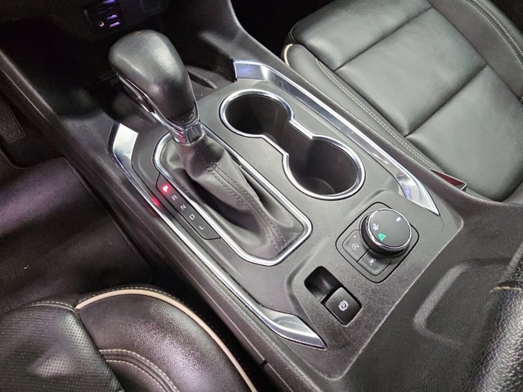 Used 2023 Chevrolet Traverse Premier FWD image 23
