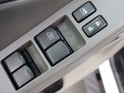 Used 2011 Nissan Frontier SL w/ Moonroof Pkg image 28